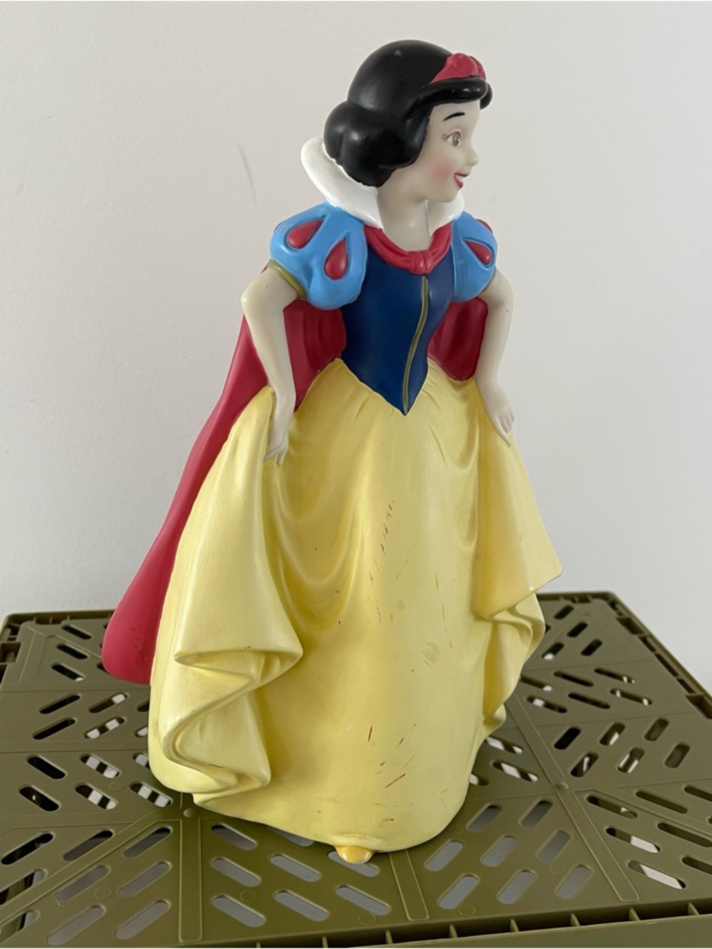 Vintage Disney Snow White Vinyl Coin Bank Figure 9” Princess Toy - Picture 2 of 7